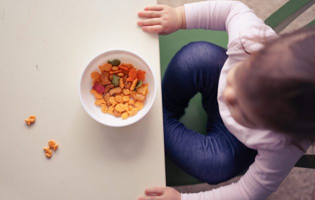 5 tips for boosting language with your toddler at snack time